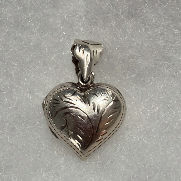 Sterling silver Vintage heart  locket - Picture 4 of 5